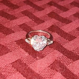 Sterling silver hear-shaped stone, size 7